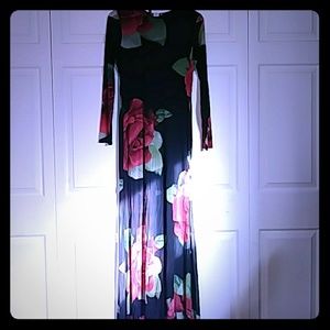Long nylon black dress with flowers